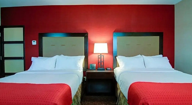 Четырёхместный люкс Holiday Inn Hotel & Suites St.Catharines-Niagara by IHG