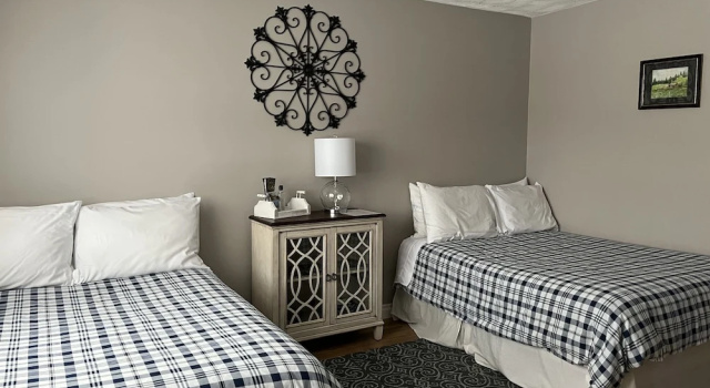 Четырёхместный номер Standard Sunny Shuswap B&B