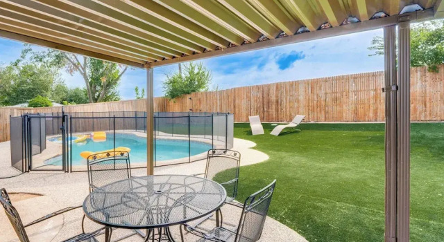 Game Room & Pool: Family Home in The Colony!, Забронировать Дом для отпуска Колони Dallas - Fort Worth Metropolitan Area