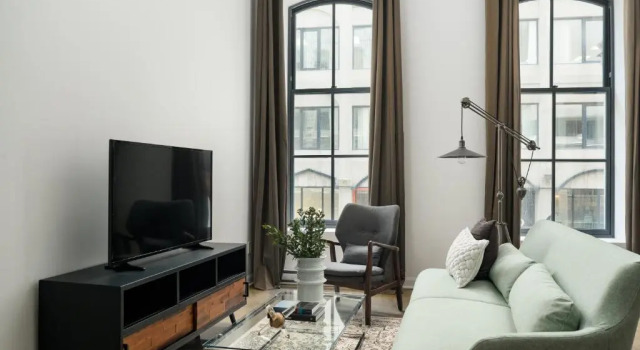 Апартаменты Hip Old Montreal Suites by Sonder