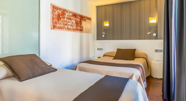 Трёхместный номер Standard Hotel Apolonia Soria