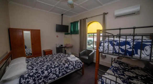 Четырёхместный номер Standard Australian Hotel