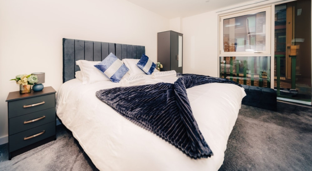 LUX Riverside Duplex Masionette By LCY Excel, Book Vacation Home London Greater London