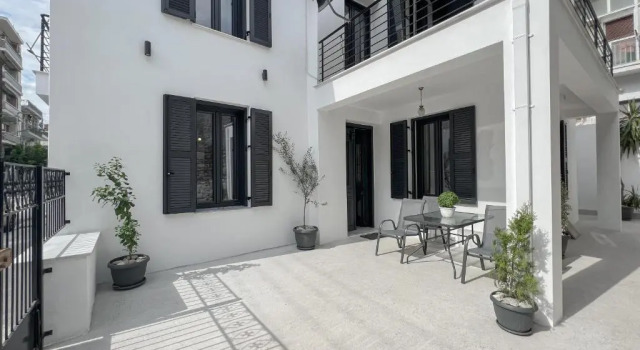 Katie's Lemon Tree House, Book Hotel Volos 