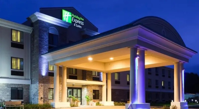 Двухместный люкс c 1 комнатой Holiday Inn Express Hotel & Suites Madison-Verona by IHG