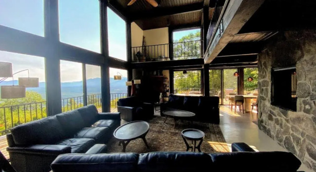 Коттедж RL Breathtaking views and grand unique style, private mountain retreat 4WD recommended