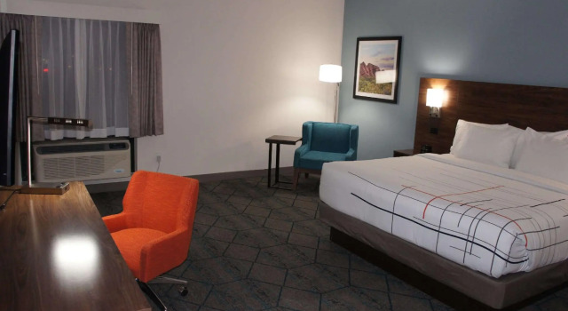 Двухместный номер Deluxe La Quinta Inn & Suites by Wyndham Littleton-Red Rocks