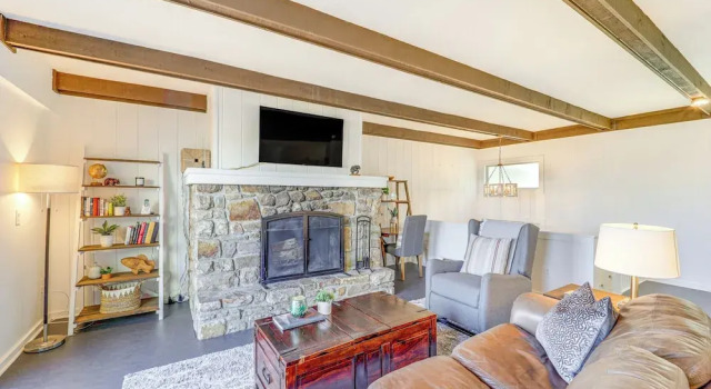 Апартаменты 1 Mi to Skiing: Cozy Townhome in Beech Mountain!