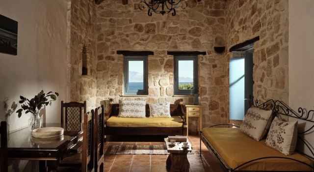 Семейный коттедж c 1 комнатой с балконом и с частичным видом на море Strofilia Stone Residences