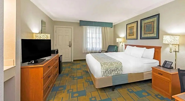 Номер Standard Quality Inn & Suites