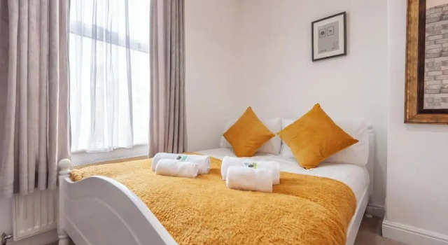 Коттедж Leeds 4-bed House - Sleeps 9, Free Parking & Wifi