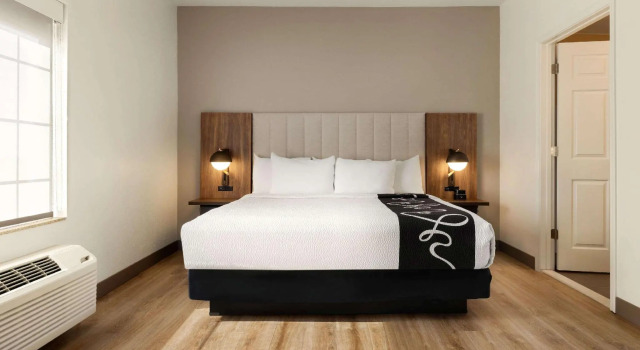 Двухместный люкс La Quinta Inn & Suites by Wyndham Port Arthur