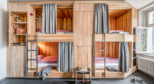 Кровать в общем номере St Josefsheim Hostel