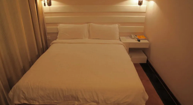 Champs-Elysees Hotel, Buchen Sie Hotel Chamkar Mon 