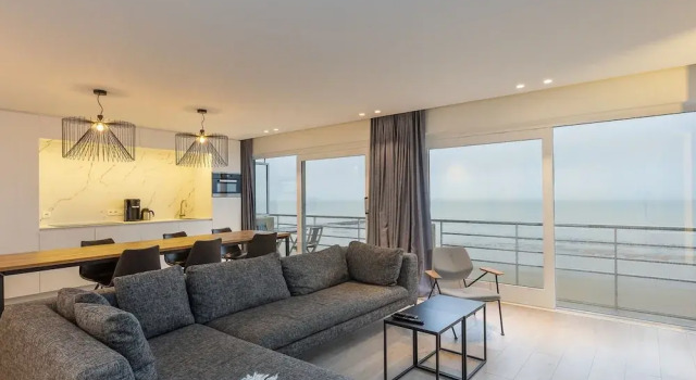 Апартаменты Luxurious Apartment With Stunning sea View