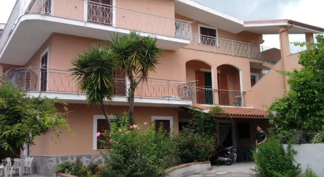 Residence La vecchia Quercia, Забронировать Отель Отели в центре Чентола, в центре