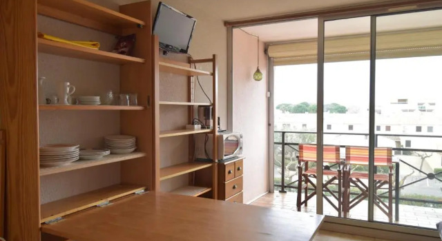 Studio cabine résidence avec piscine et garage le Lagon bleu, Rezerwuj Apartament Hotele w Camargue z parkingiem, Parking