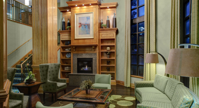 Holiday Inn Express Hotel & Suites Atlanta Buckhead, an IHG Hotel, Buchen Sie Hotel Atlanta Georgia, in der Nähe von Our Gallery