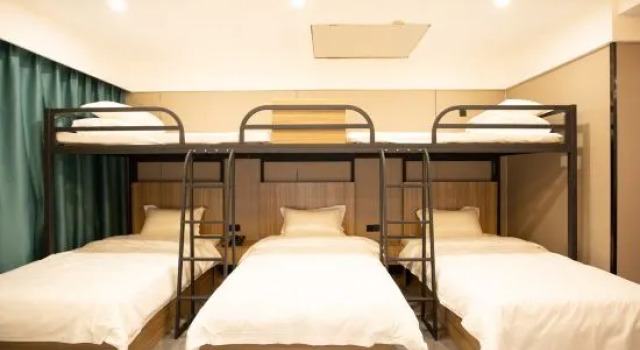 Кровать в общем номере Taku E-sports Hotel (Gongyi Xinhua Road)