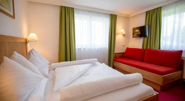 Апартаменты Familienhotel Felsenhof
