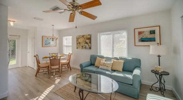 Апартаменты Cozy & Bright Naples Abode w/ Community Amenities!