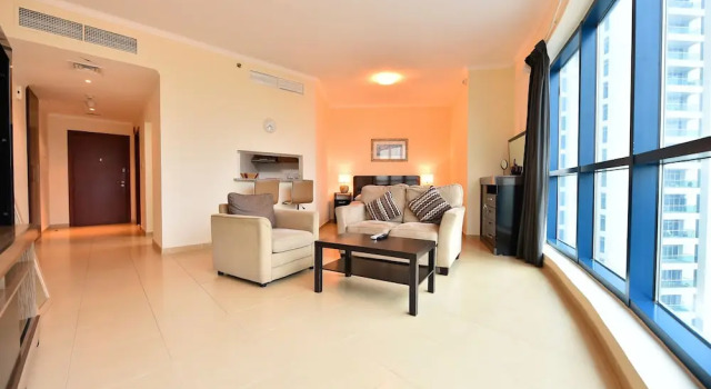 DJ - Bright spacious Studio in JLT, Забронировать Апартаменты/квартира Дубай Эмират Дубай, рядом с Остановка трамвая Marina Towers