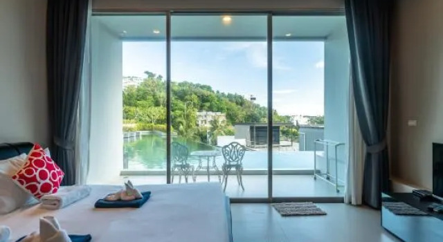 Ark 110 Studio in Karon with direct pool access