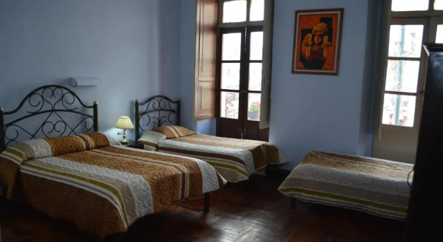 Четырёхместный номер Standard Hostal Juana de Arco