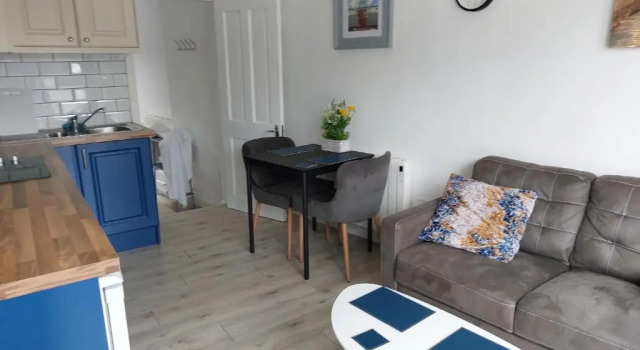 Апартаменты Seaside Apartment with Sea Views