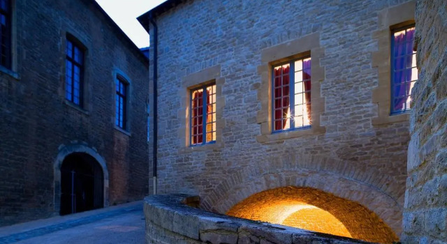 Hôtel Le Château Fort de Sedan, Забронировать Отель Седан Ardennes, рядом с Ботанический сад в Седане