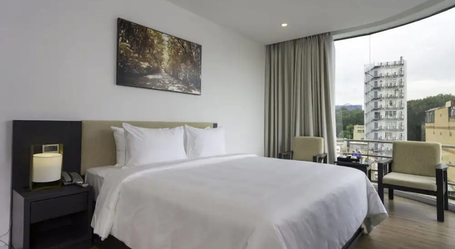 Полулюкс с видом на город Calista Sai Gon Hotel