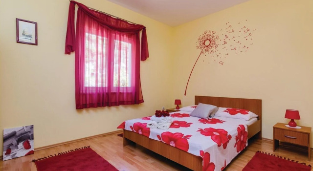 Amazing Home in Lovorno With Wifi and 4 Bedrooms