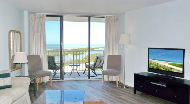 Номер Standard Breezy Beachfront Condo With Unmatched Views and Pool