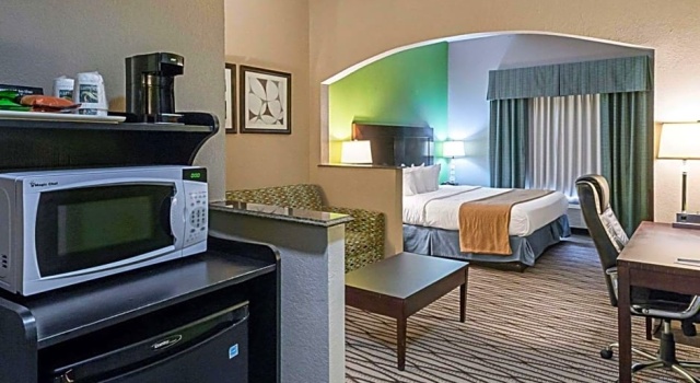 Люкс Quality Suites Sulphur