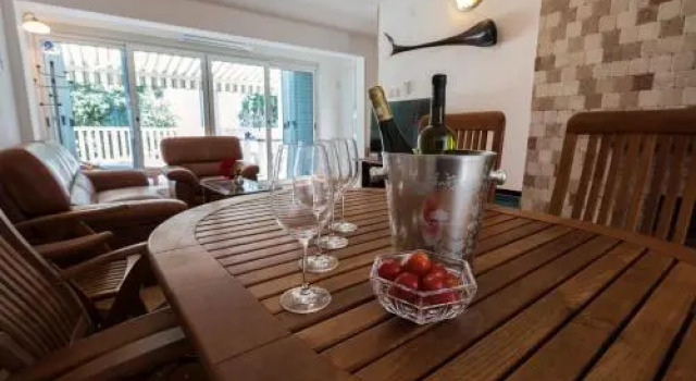 Holiday House Popic, Buchen Sie Villa Hotels in Gespanschaft Split-Dalmatien mit Pool, Schwimmbad