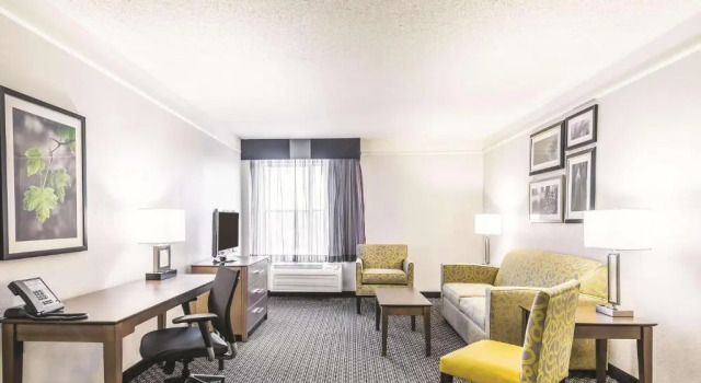 Двухместный люкс c 1 комнатой La Quinta by Wyndham Cincinnati Sharonville