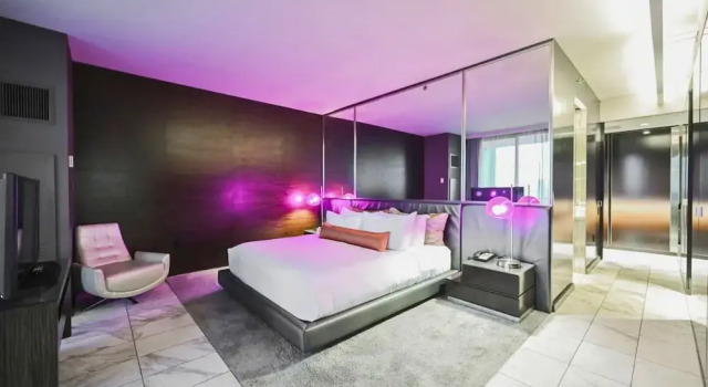 One Bedroom | 1.5 Baths & Living Room | Jet Tub – Palms Place StripSuite