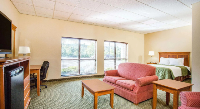 Двухместный номер Standard Days Inn & Suites by Wyndham Sutton Flatwoods