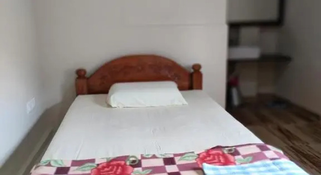John's Home, Book Hotel Hoteller i Imphal med parkering, Parkering
