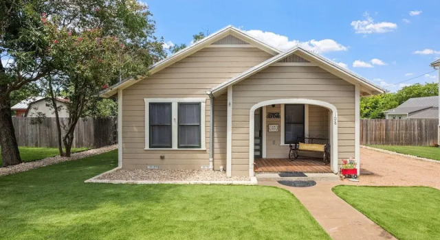 Коттедж с 2 комнатами Deannies Cottage 2 Bedroom Cottage by RedAwning