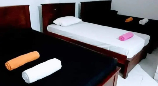 Black And White Kandy Guest House