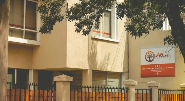 Hostal Altue Curico, Reservar Hotel Hotéis em Curico com estacionamento, perto de La Granja Stadium, Estacionamento
