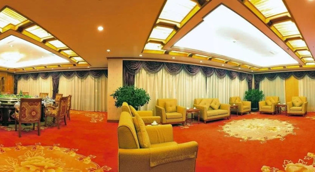 Jiayuguan International Hotel, Rezerwuj Hotel Hotele 5-gwiazdkowe w Jiayuguan, 5*