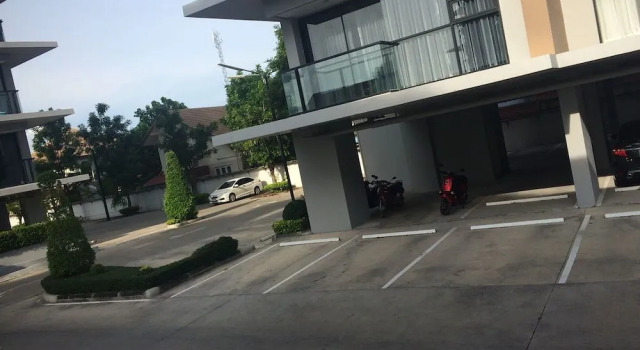 Beyond Condo & Serviced Apartment Rayong, Забронировать Апартаменты/квартира Отели Районг с парковкой, Парковка
