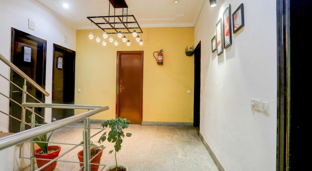 Townhouse Oak Sushant Lok Phase 1, Забронировать Отель Бизнес-отели Гургаон, 4* 5*