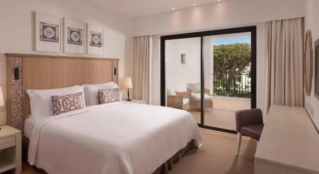Люкс с 2 комнатами с видом на бассейн Pine Cliffs Hotel, a Luxury Collection Resort, Algarve