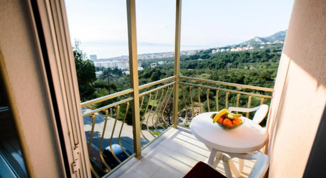 Студия Lara Apartments