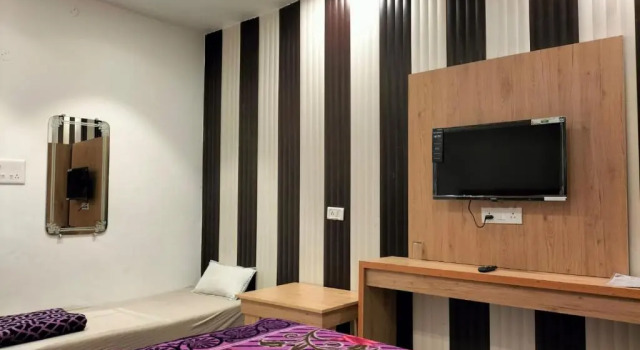 Трёхместный номер Standard с красивым видом из окна Sonu Guesthouse & Hostel, Rishikesh