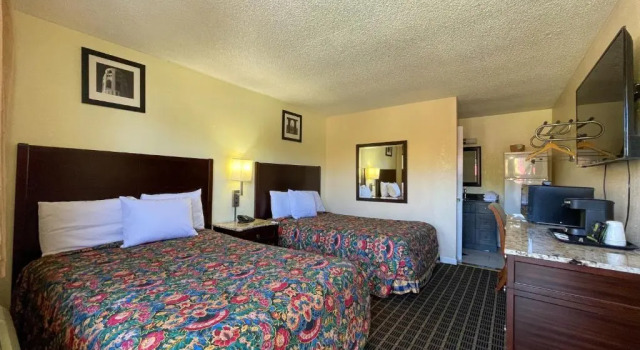 Четырёхместный номер Standard Motel 7 - Near Six Flags, Vallejo - Napa Valley