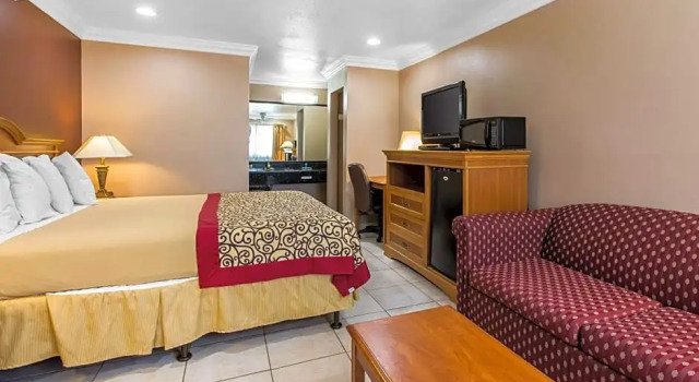 Двухместный люкс Rodeway Inn Cypress - Buena Park